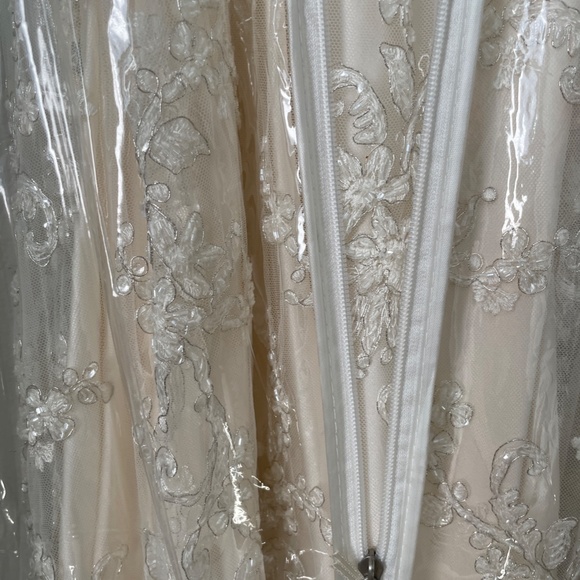 PNINA TORNAI 🤍 WEDDING GOWN - Picture 11 of 16